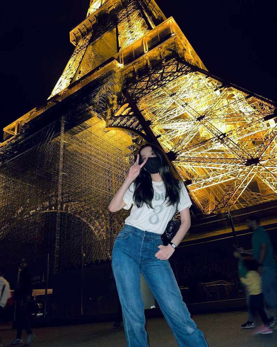 myouimnsr's tweet photo. Jisoo in Paris🖤
#JISOO #BLACKPINK #Soyaaa https://t.co/vSMPi04K38