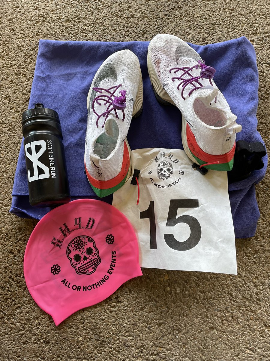 Welsh Aquathlon champ 2021 🥇

Not my best swim and ended up running slightly longer due to a wrong turn 🤦🏽‍♀️

Good end to a short, very underprepared but fun first triathlon season. A week off before into a big winter of training ready to give next year a proper go 💪🏻