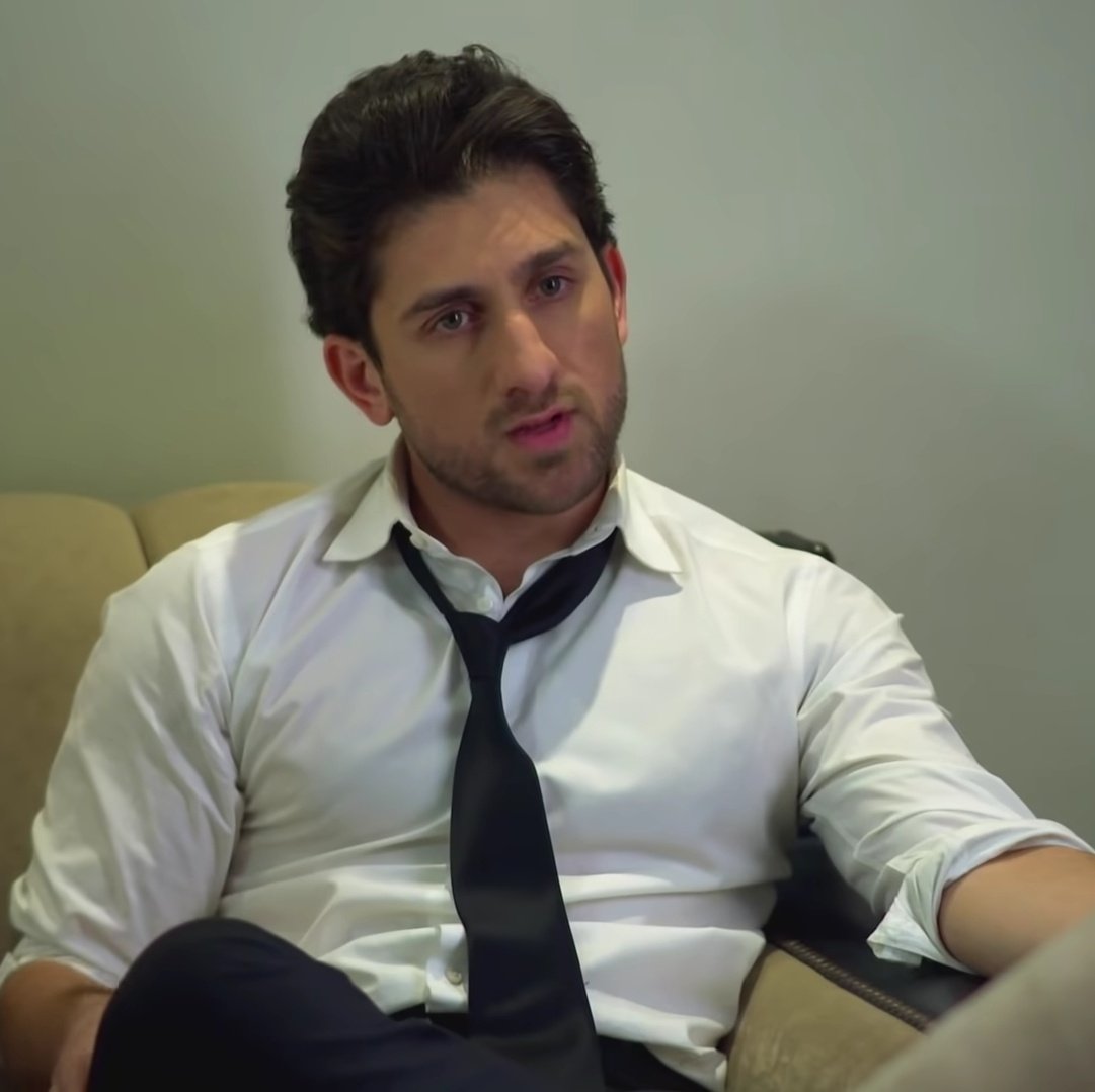 Fatma4ever's tweet photo. Armaan is one of the most decent and honorable male characters of Paki dramas I have ever seen, he makes you wish all men in real life are like him.
I have added him to my list of noble male characters along with barrister Danyal from #YaqeenKaSafar and Wali from #Baandi https://t.co/6EzOHUXXhC