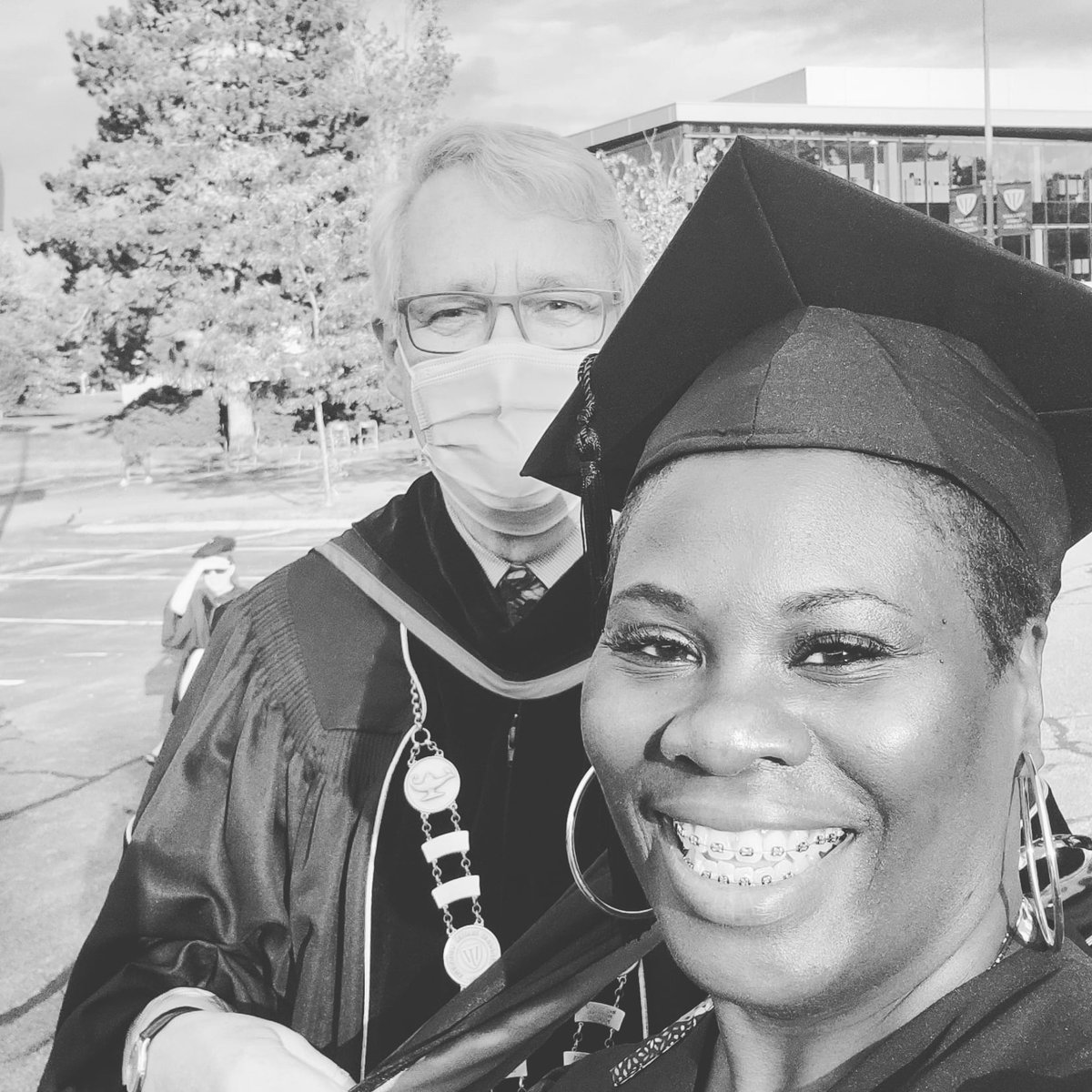 Lette72's tweet photo. #WilliamJames2021
Dr. Covino and I got a 🤳 selfie on the stage 🙌🏽 https://t.co/guCJlGP0u7