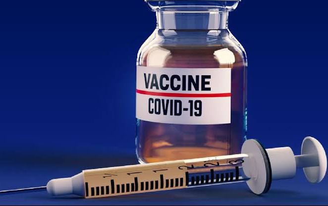 millardayo's tweet image. &quot;Nawasihi ambao hawapendi kuchoma sindano mara 2 kuchoma chanjo zilizopo sasa kabla hazijaisha kwasababu chanjo zinazotolewa sasa ni aina ya JANSSEN (JJ) kutoka Marekani ambazo unachoma mara moja tu na unapata kinga ya mwaka mzima, zinazokuja unachoma mara 2&quot; ———@MsigwaGerson