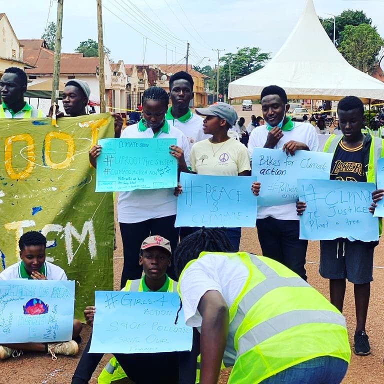 Dhatbwoydttimo's tweet photo. Saving the planet One City At A Time
#UprootTheSystem 
#carfreeday2021 
#Girls4Climate https://t.co/805Txpym4B