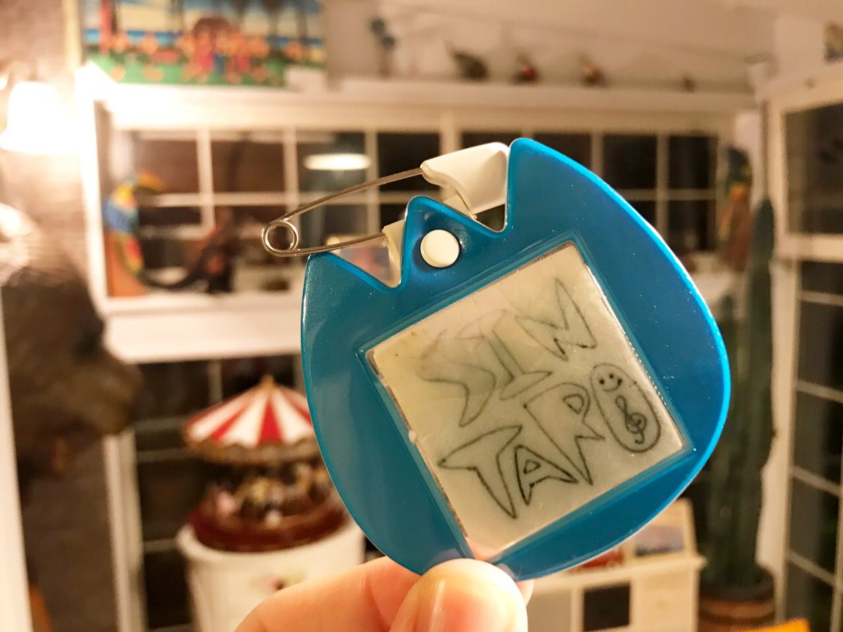 『シンタポ』という名前の
由来がこの名札です😊✨
僕が高校１年生の時に
部活の先輩がくれたんですが
SHINTAROの『R』が、
『P』に見えることから、
SHINTAPO（シンタポ）と
呼ばれるようになりました😂
今日、部屋の掃除をしていたら
発掘したので紹介しました😌