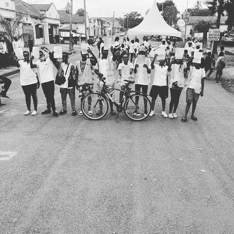 Dhatbwoydttimo's tweet photo. #carfreeday2021
#Girlsforclimate https://t.co/xoGyvE2UdA