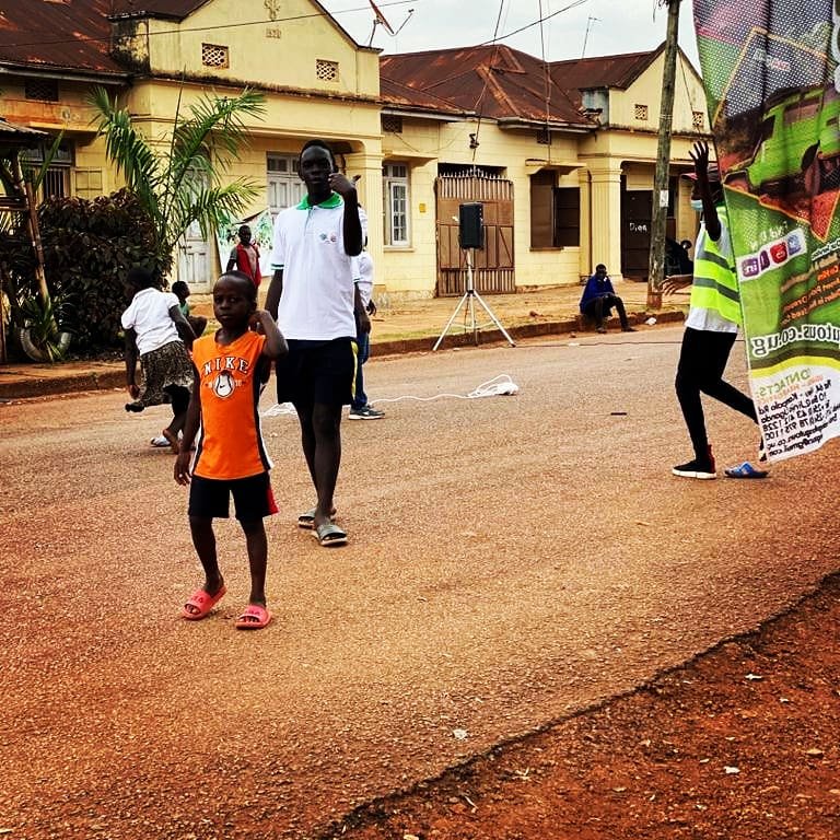 Dhatbwoydttimo's tweet photo. Creating a world where kids can play in roads safely
#carfreeday2021 
#girls4climateaction https://t.co/EBsTAiiEV5
