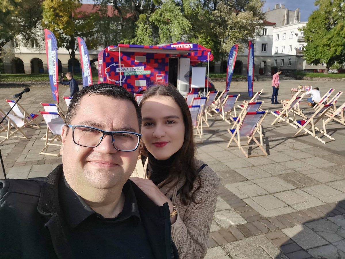 LukKubiak's tweet photo. Kamper programowy @__Lewica już w Łodzi. Zaraz zaczynamy! #NowyProgram #ŁączyNasPolska #Lewica https://t.co/OBQ89D59Al