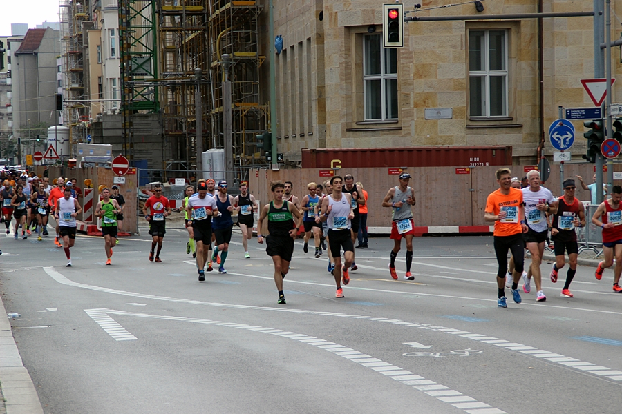 TheBerlinLive's tweet photo. hier ein paar schnappschüsse vom #berlinmarathon 2021
#runforjoy #restartrunning #bmwberlinmarathon
#SCC2021 https://t.co/2meCNnKiyF