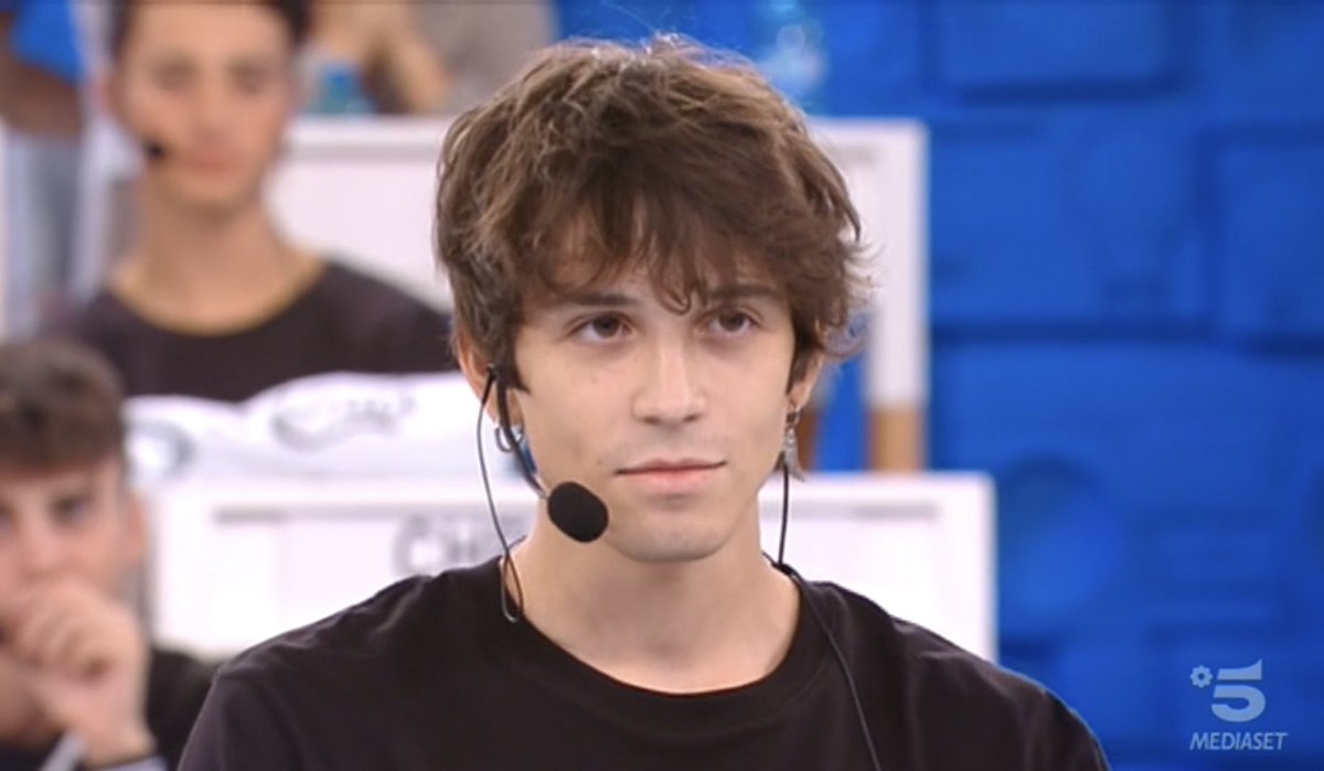 ellavworld's tweet photo. non so perché e non so esattamente cosa, ma c’è qualcosa di Alex che mi ricorda michele #Amici21 https://t.co/dIiwYtvlGn
