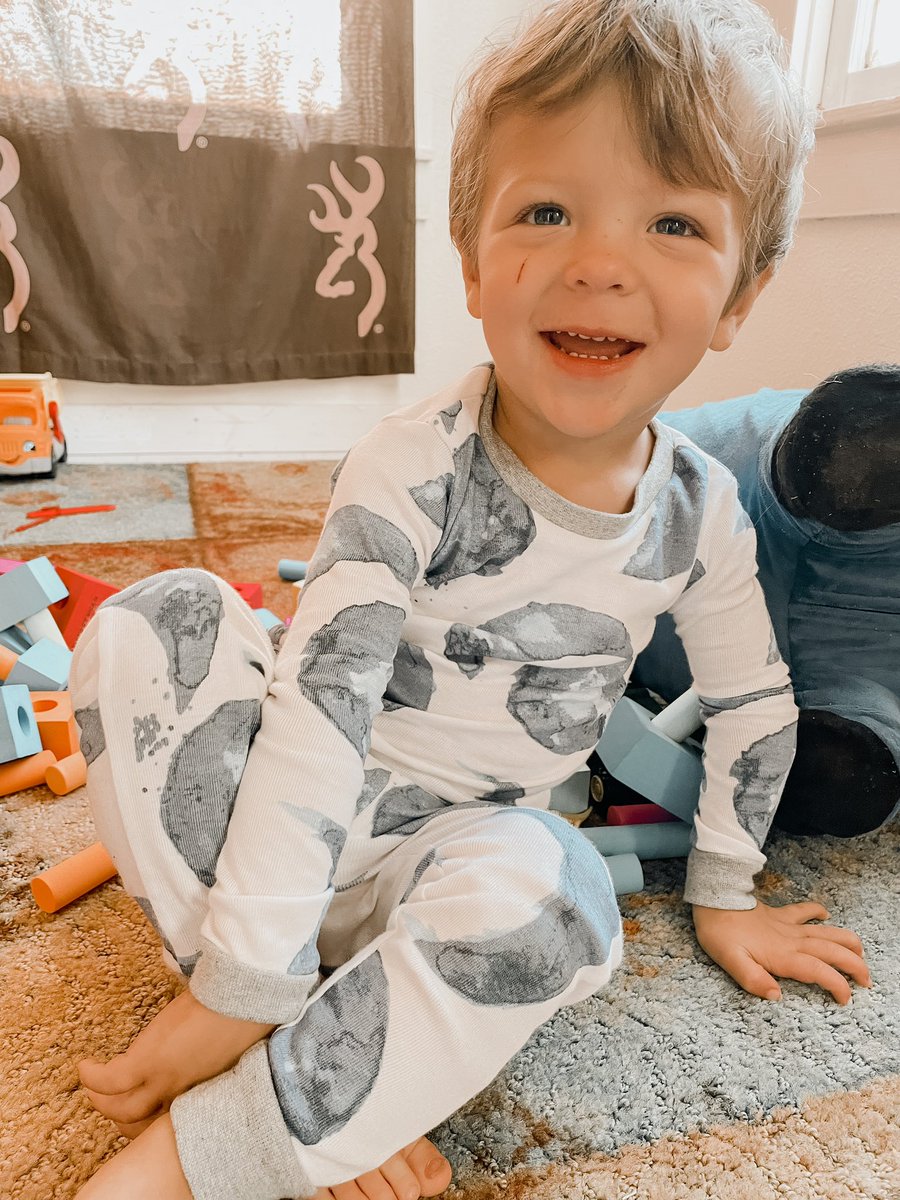 becelaine_'s tweet photo. spending all morning in our pjs and probably the rest of the day🤍 https://t.co/B7mzSqvQ0j