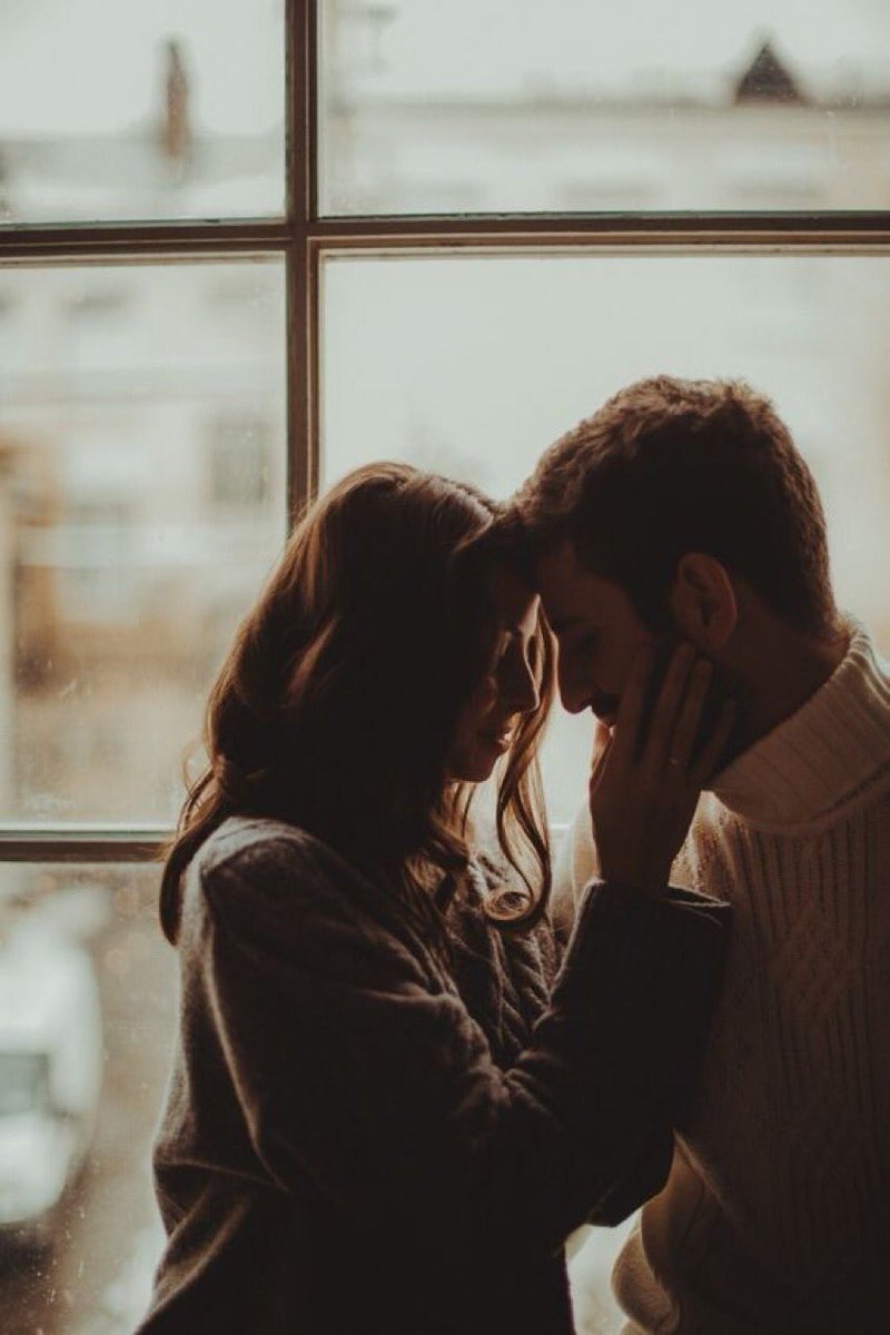 #الحب_lلحقيقي الحب هو ان تتقاسمها مع إنسان يعرف معنى لوجودك يعرف صادق شعورك ويشفي لك جروحك ويخلص لك في غيابك ويبحث عنك حتى في وجودك❤