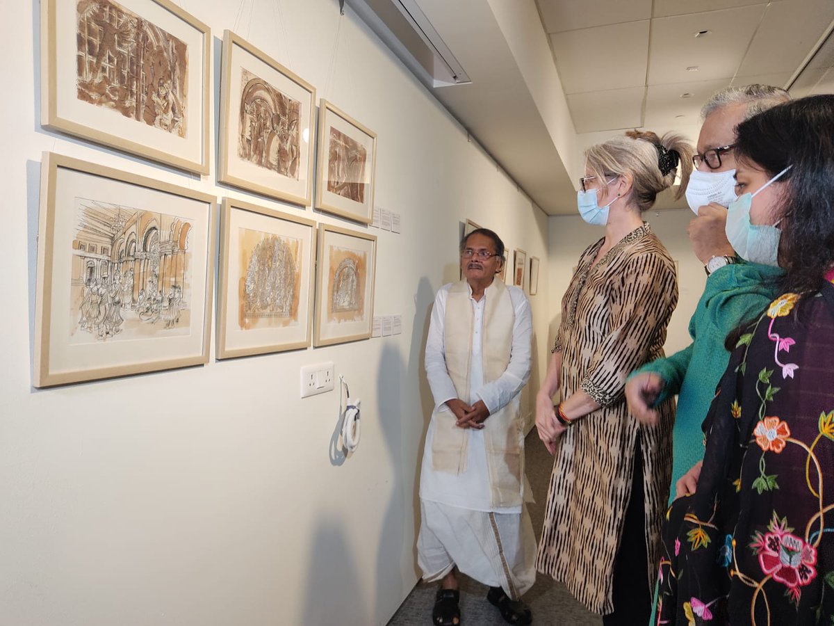 AusCGKolkata's tweet photo. Durga Puja is starting to unfurl. @KCCinkolkata opened their exhibition "Durga Puja at Shovabazar Rajbari- A tryst with history and heritage", with works by Shri Prabir Krishna Deb and a mesmerising performance by Parvathy Baul! https://t.co/6B74CONJtz