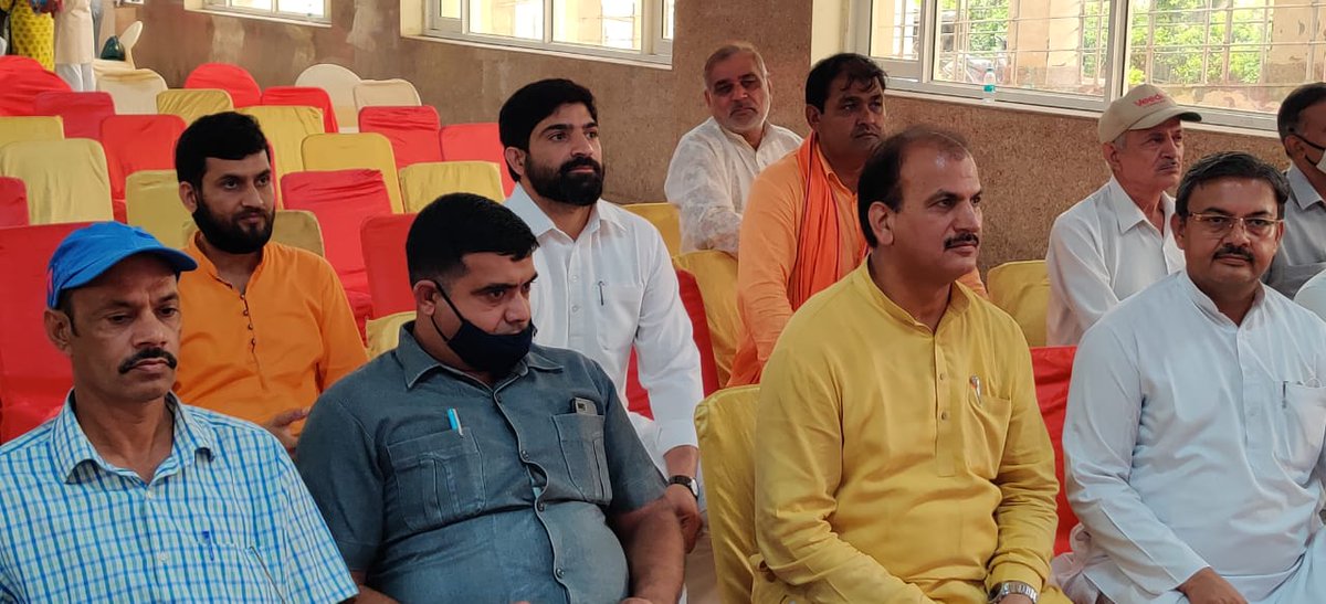 SundeepJoshiBJP's tweet photo. माननीय प्रधानमंत्री @narendramodi   जी के  मन की बात कार्यक्रम को  आज रोहतक मे  माननीय विधानसभा अध्यक्ष @GianChandBjp  जी , रमेश जी , जिलाध्यक्ष अजय बंसल जी व कार्यकर्ताओं के साथ सामुहिक रूप से सुना https://t.co/ulCWUxWNSb