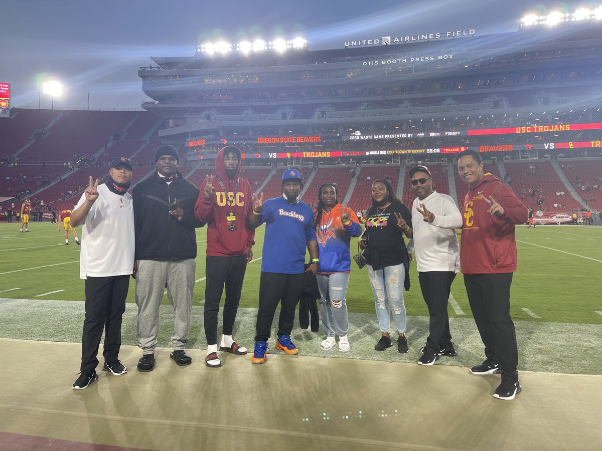 GAMETIMEbrand's tweet photo. Seattle’s BeachBoyz and @coreysampson04 in the new TOUCHDOWNMAN by @GAMETIMEbrand #BeachBoyzzzzz https://t.co/9Jn3tLILiF