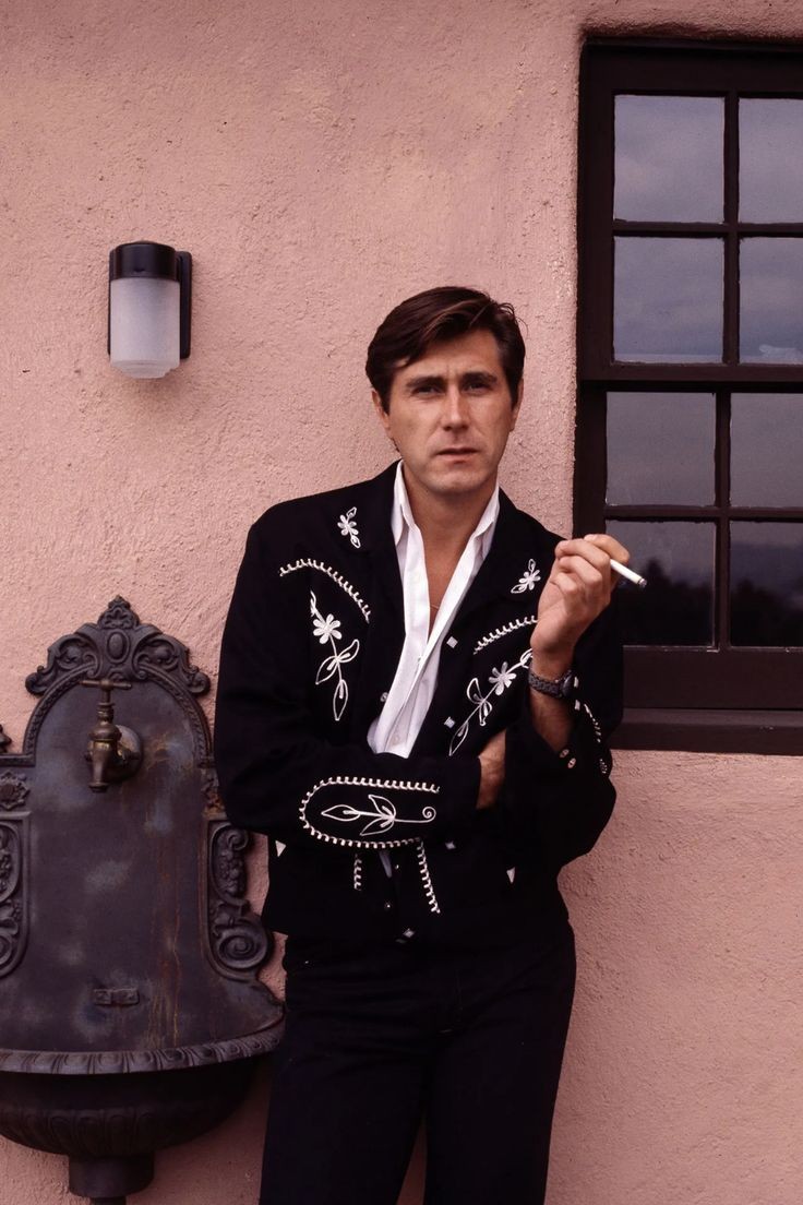 Happy birthday Bryan Ferry. 
