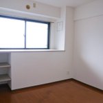 引っ越し直後は何もない部屋だったけど？チマチマいじった現在の部屋がこちら!