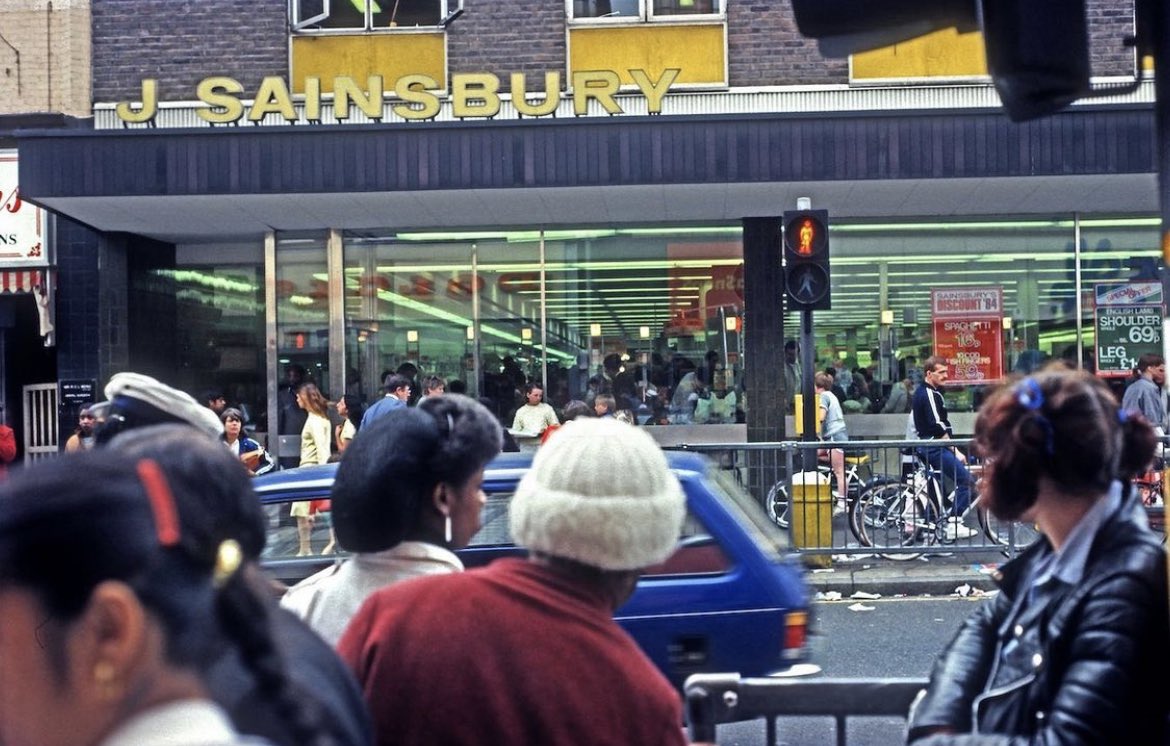 BlackBritishArc's tweet photo. Dalston , Hackney , East London 1985. by rio cinema . https://t.co/WTZ5gKmvby