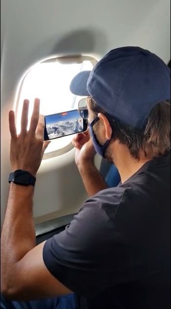 Bizonomy's tweet photo. Pakistani cricketer @SAfridiOfficial enjoyed hour-long mountain flight in Nepal on Sunday. Afridi is currently in Nepal to play @eplt20official franchise cricket. He is playing for @KathmanduKings
Photo: @FlyYeti #Bizonomy https://t.co/rqns78Jwx8