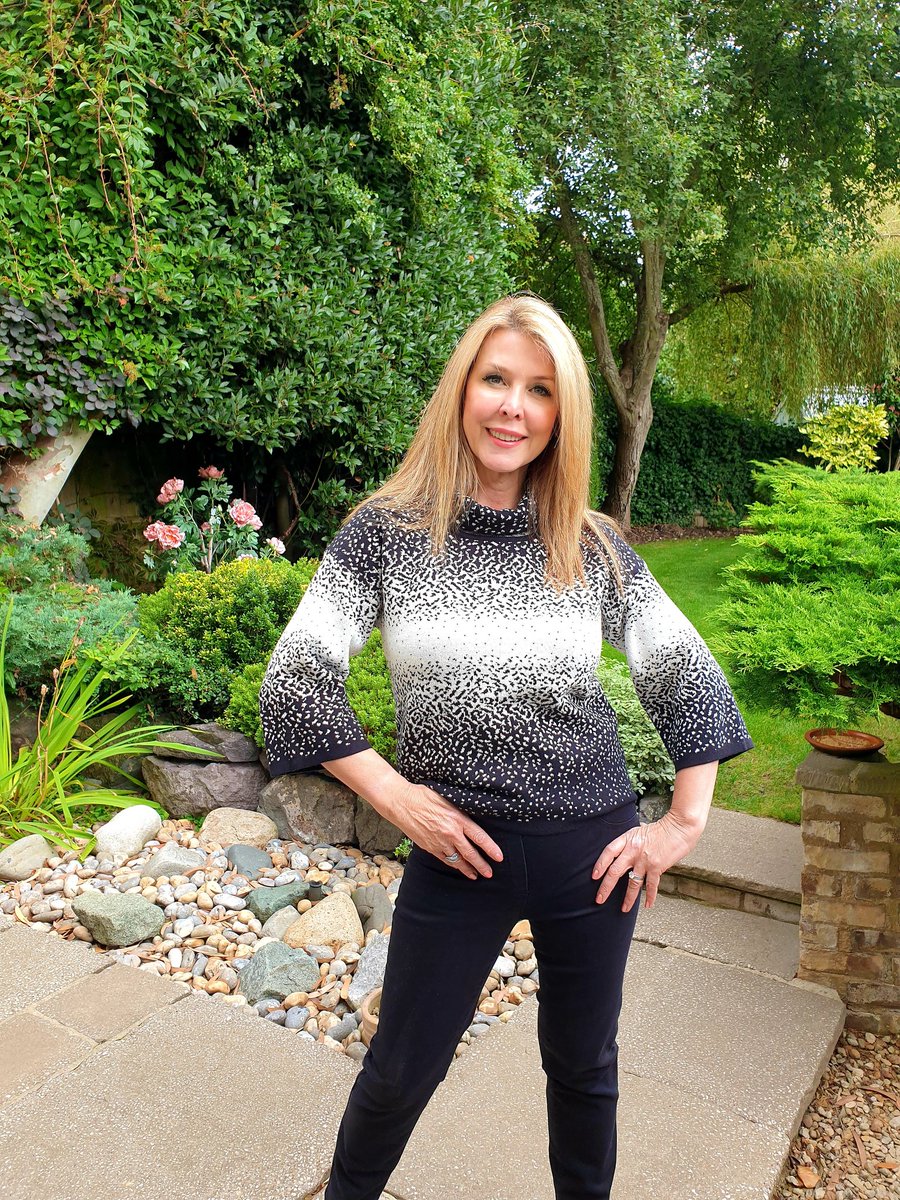 Statement knits in bold prints &amp; plains at our Pop-Up Boutique in Woodstock. Open 30th Sept - 9th Oct. Amazing Autumn pieces &amp; amazing tran-seasonal SALE with prices starting from £25! Number 14, Market Place, Woodstock, see you there! Rose x #popupboutique #fashion #style #art💗