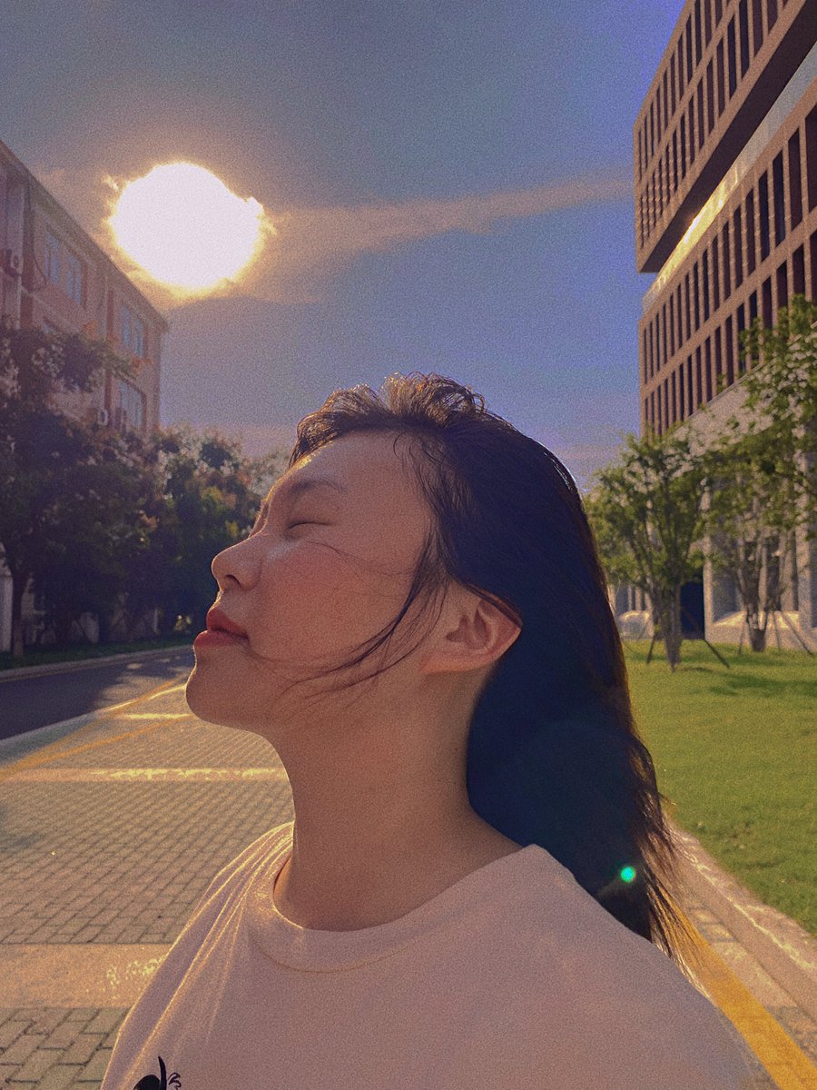 Jove_Isla's tweet photo. 四教的风很大 https://t.co/BJfOk7hYTE