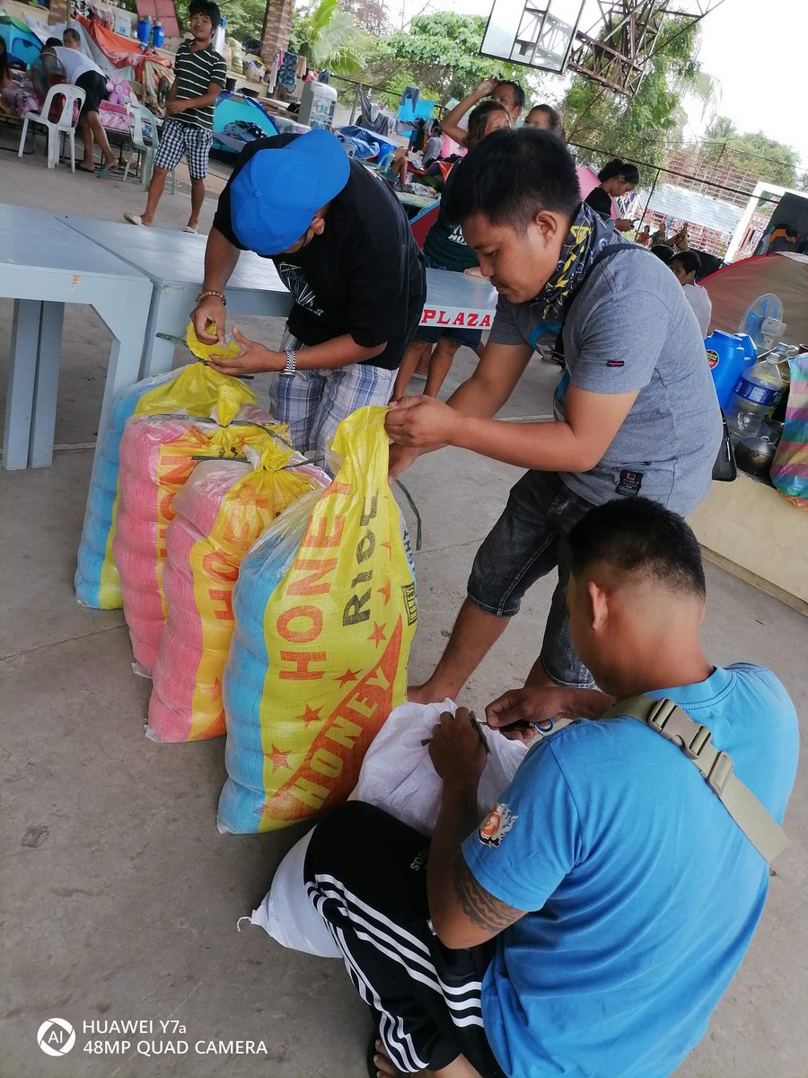 TingsonManilyn's tweet photo. A succesful community service for the fire victims of San Carlos City Negros occidental,phil..sponsored by @steezboyzgaming axie team.
Special  thanks to @SEANvsALL,@TumTeezi and @ApesRacing. https://t.co/BMClA5kM6e