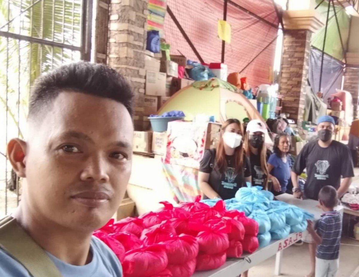 TingsonManilyn's tweet photo. A succesful community service for the fire victims of San Carlos City Negros occidental,phil..sponsored by @steezboyzgaming axie team.
Special  thanks to @SEANvsALL,@TumTeezi and @ApesRacing. https://t.co/BMClA5kM6e