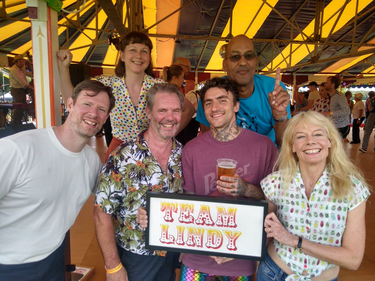 AnnaSkyeBird's tweet photo. We ran away to the circus! https://t.co/0rD6uJot3j
