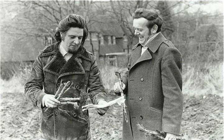 TheGoodLifePlay's tweet photo. John Esmonde and Robert Larbey, were THE British television comedy scriptwriting partnership who created popular sitcoms during the 1970s and the 1980s such as Please Sir!, The Good Life, Get Some In!, Ever Decreasing Circles, and Brush Strokes. https://t.co/F7HoCbVPZi