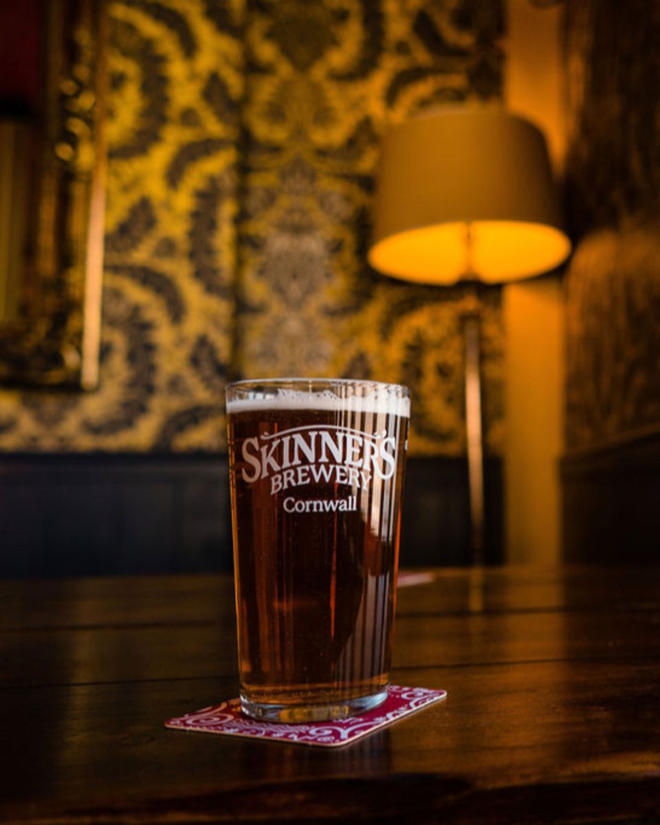 Skinnersbrewery's tweet photo. Time for a pint of Betty? If you’re heading out for a Sunday Roast look out for this Cornish legend on the bar – the perfect pint for autumn roasts!
#skinnersbrewery #bettystogs #sundaylunchpint #skinnersfirst #publunch #cornishale #amberale https://t.co/S3qwGSYKHm