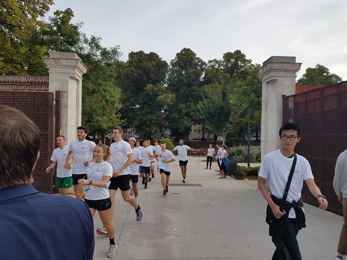terrien_valerie's tweet image. #SOU2021 #LestIDUS Une matinée sportive et culturelle pour les étudiants afin d&apos;inaugurer &quot;Les chemins de la forme&quot; @lillefrance : un parcours sportif connecté pour découvrir la ville associé à un quiz autour de l&apos;exposition &quot;Jeux antiques, Jeux modernes&quot; #ANOF @FranceOlympique