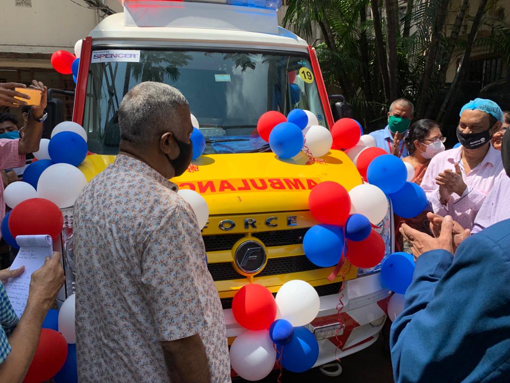 techmahindracsr's tweet photo. Moments from the ambulance handover ceremony to the #InstituteofChildHealth in Kolkata. The fully-equipped ambulance was part of our #AmbulanceDonation Drive and was handed over by Sujit Bakshi, President - Corporate Affairs, @tech_mahindra &amp; #DebashisKumar, MLA...

#RiseforGood https://t.co/ZpbrqSZ7i6
