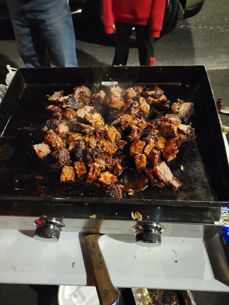 Gate5N's tweet image. Nothing like the best burnt ends in KC @ZardaBBQ for breakfast at 5am no better way to start the day