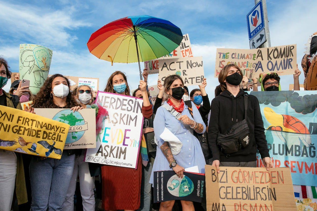 Fridays4future's tweet photo. 📍: Turkey

On 24.09, @FridaysTurkey took to the streets to protest the politicians and business owners who are selling our future for their own interests.

Our movement is growing and this is just the beginning, together we will succeed!
#İklimGrevi2021 https://t.co/7GHjN5Twsz