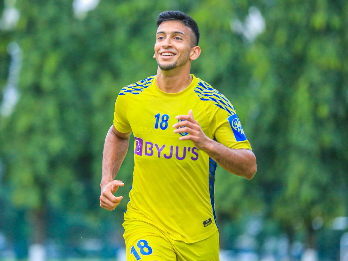 KeralaBlasters's tweet photo. 𝗗𝗲𝘀𝘁𝗶𝗻𝗮𝘁𝗶𝗼𝗻: 𝗠𝗮𝗹𝗱𝗶𝘃𝗲𝘀! 📍

Wishing our Blasters all the best as they are picked in the @IndianFootball squad for the SAFF Championships! 🤝🏽

#YennumIndia #BackTheBlue https://t.co/enp4aHVOao