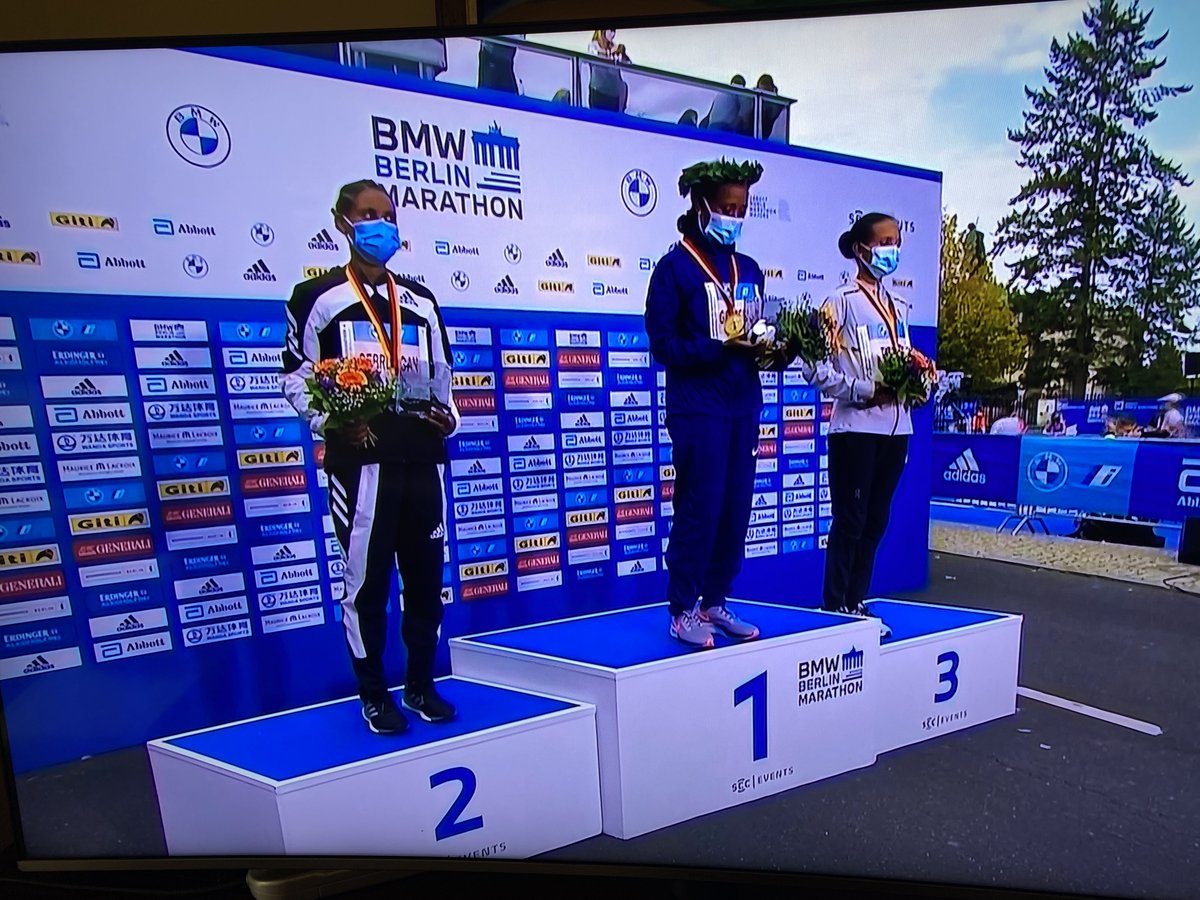 DerejeWordofa's tweet photo. Congratulations on impressive wins #2021BerlinMarathon
🇪🇹 🥇 Gotytom Gebreslase
🇪🇹 🥈 Hiwot Gebrekidan
🇪🇹 🥉 Helen Tola
Super Victory ✌🏿 #Ethiopia
@WorldAthletics
#Berlin #Germany #Marathon
#restartrunning #berlinlegend https://t.co/OZHClqB80K