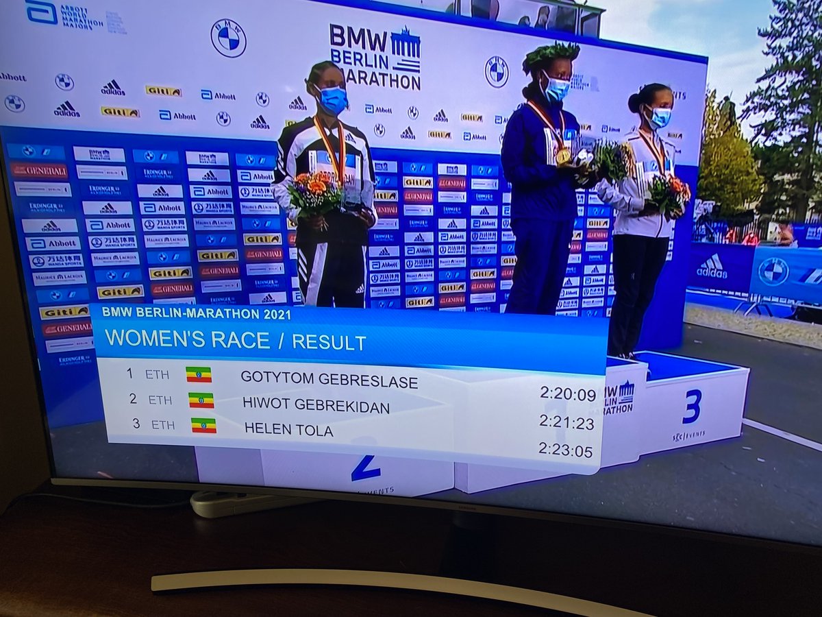 DerejeWordofa's tweet photo. Congratulations on impressive wins #2021BerlinMarathon
🇪🇹 🥇 Gotytom Gebreslase
🇪🇹 🥈 Hiwot Gebrekidan
🇪🇹 🥉 Helen Tola
Super Victory ✌🏿 #Ethiopia
@WorldAthletics
#Berlin #Germany #Marathon
#restartrunning #berlinlegend https://t.co/OZHClqB80K