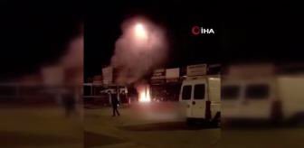 SONDAKİKA!

Yeni Sanayi 6152. Sokak'taki oto tamircide, LPG tüpünün patlaması sonucu çıktığı iddia edilen yangında yaralanan Y.D, ambulansla sevk edildiği Kayseri Şehir Hastanesi'nde, müdahaleye rağmen hayatını kaybetti.