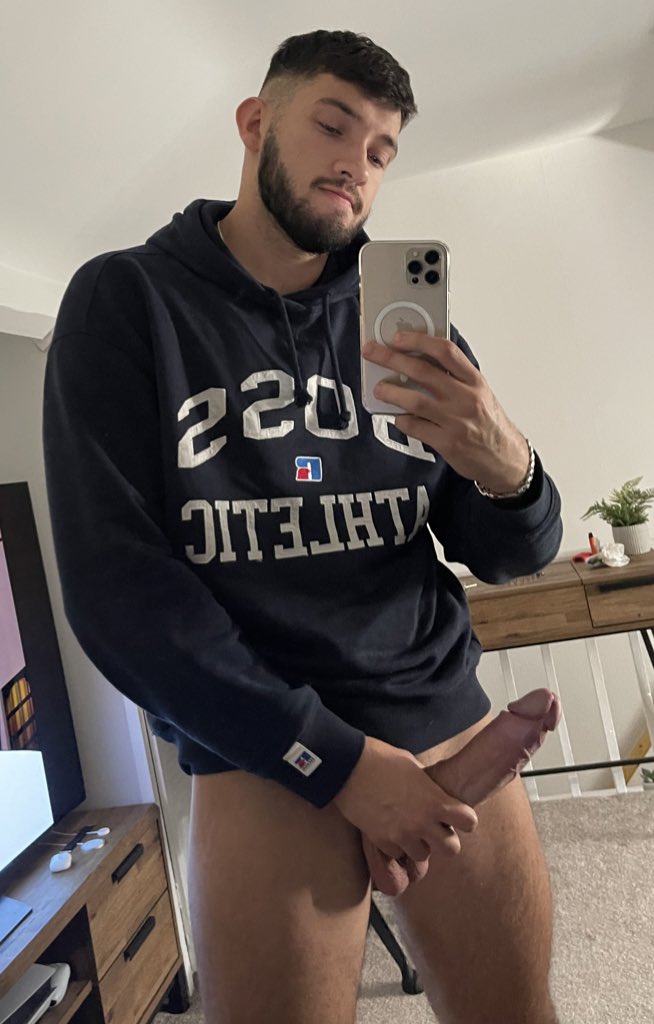 lewissurv's tweet photo. HUNGover sundays be like 😏 https://t.co/r8GNTGu0DW