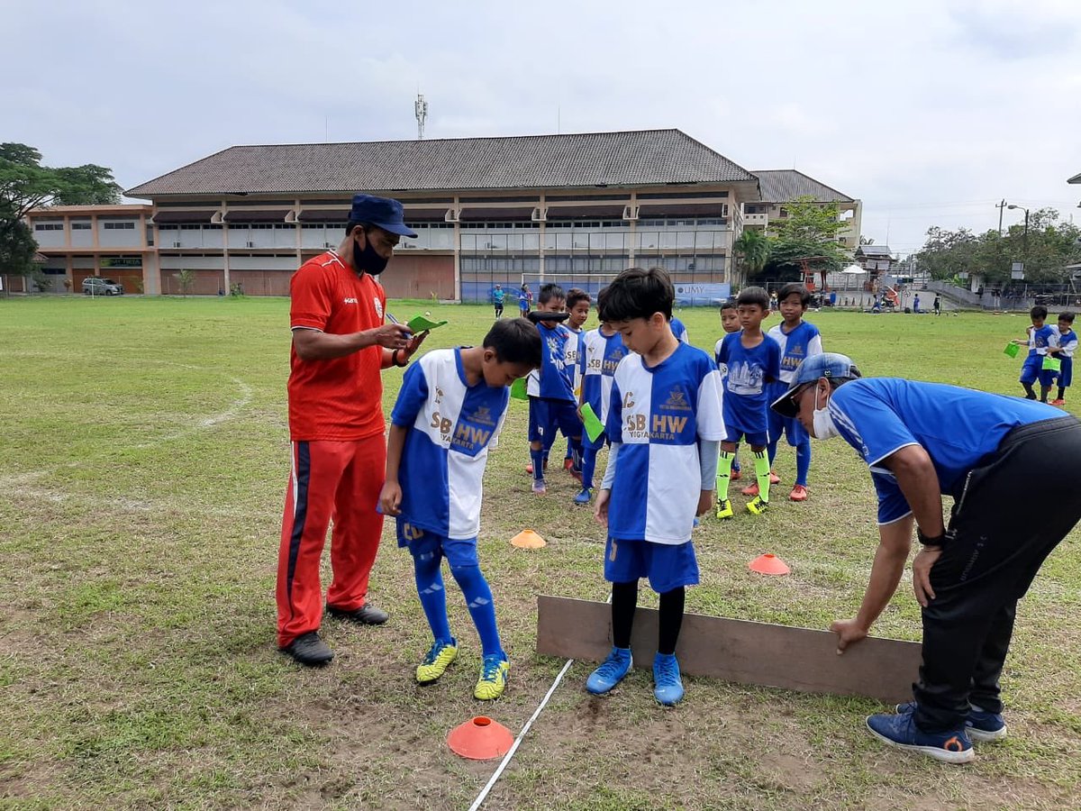 Keceriaan siswa SSB UMY dalam tes fisik dan skill hari ini 

ashw.umy.ac.id/ini-dia-galeri… #umyogya #pshwumy