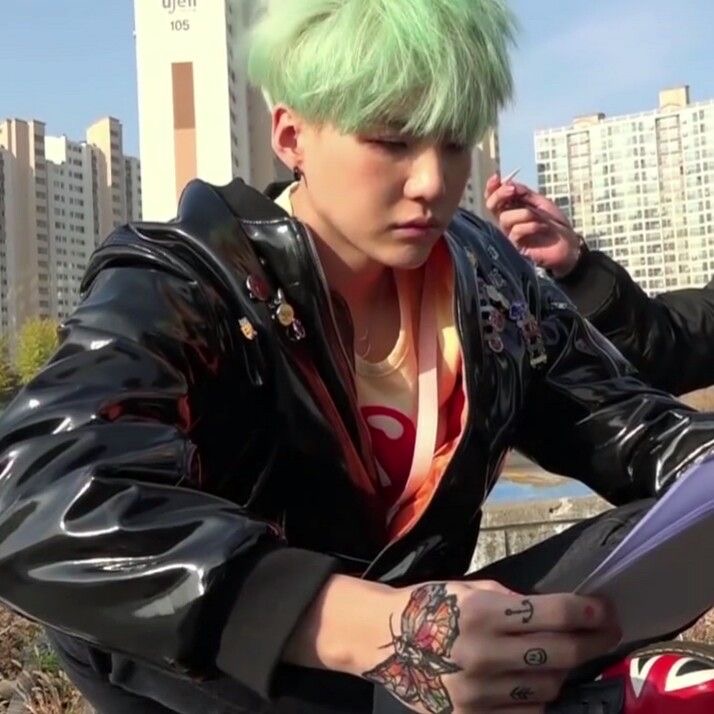 hourly yoongi tweet media