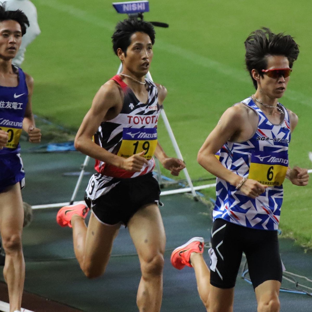 toyota_rikucho's tweet photo. 【大会速報】
9/26(日)第69回全日本実業団対抗陸上競技選手権大会
5000m
2組
15位 #堀尾謙介 13分59秒33
DNF #西山雄介
3組
16位 #青木祐人 13分36秒93 PB
ご声援ありがとうございました
#日本実業団陸上69th
#勝利の瞬間を見逃すな
#VICTORYMOMENT
#BETHECHAMP
#トヨタ自動車陸上長距離部 https://t.co/zHSOG511r3