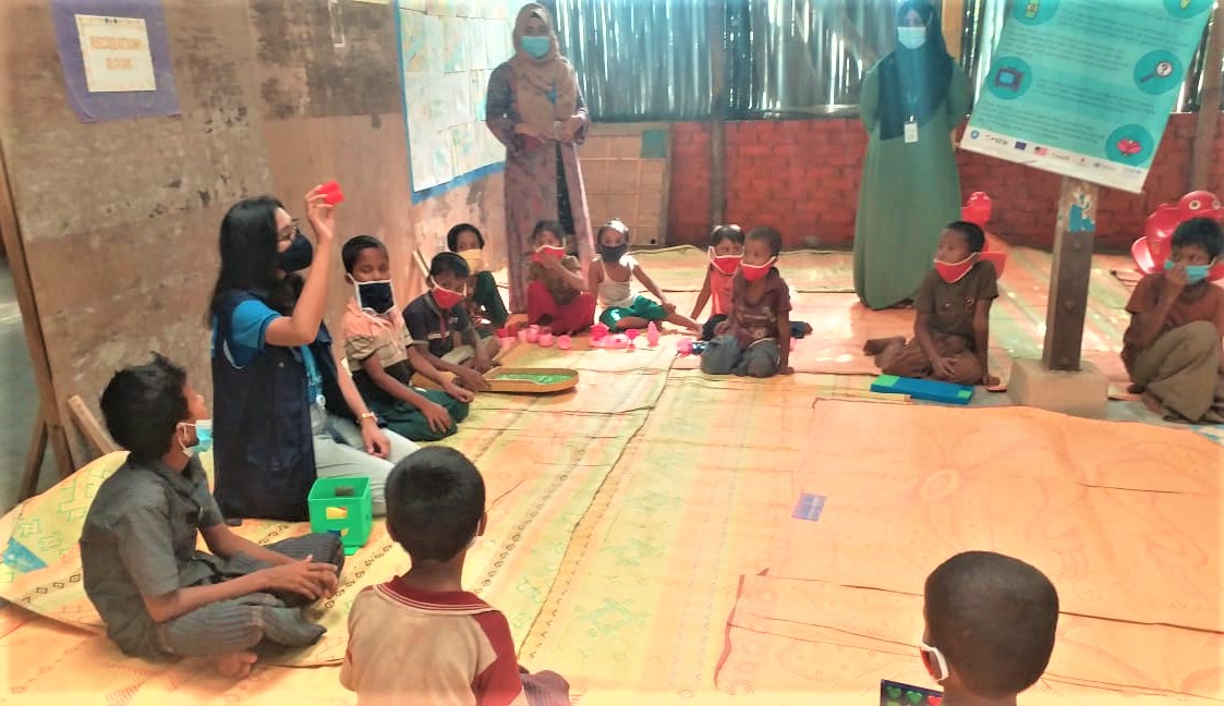 UNVBangladesh's tweet photo. @UNVolunteers are important responders from the initial days of the #Rohingyacrisis. @UNVBangladesh Country Coordinator @Aktaruddin_UN paid a visit to the Rohingya camps to experience the wonderful contributions of our #frontlinefighter UN Volunteers.
@UNVAsiaPacific @ShalinaMia https://t.co/LDK1oQVp2G