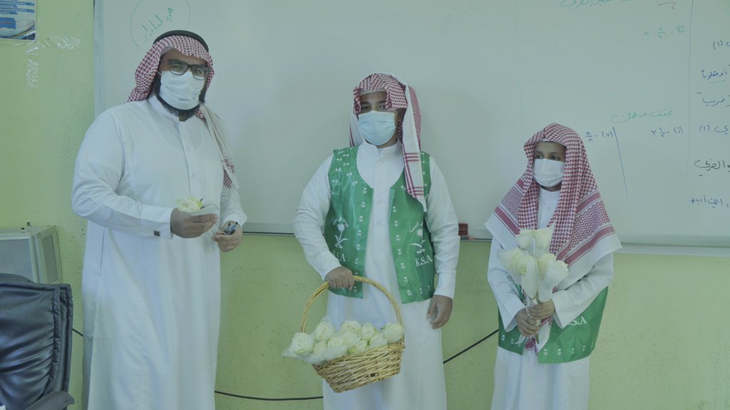 tabook_inst's tweet photo. معلمو المعهد العلمي في تبوك يخصصون جزءً من الحصة الأولى للاحتفاء بذكرى  #اليوم_الوطني_السعودي91
#وزارة_التعليم https://t.co/CZvIusEoQs