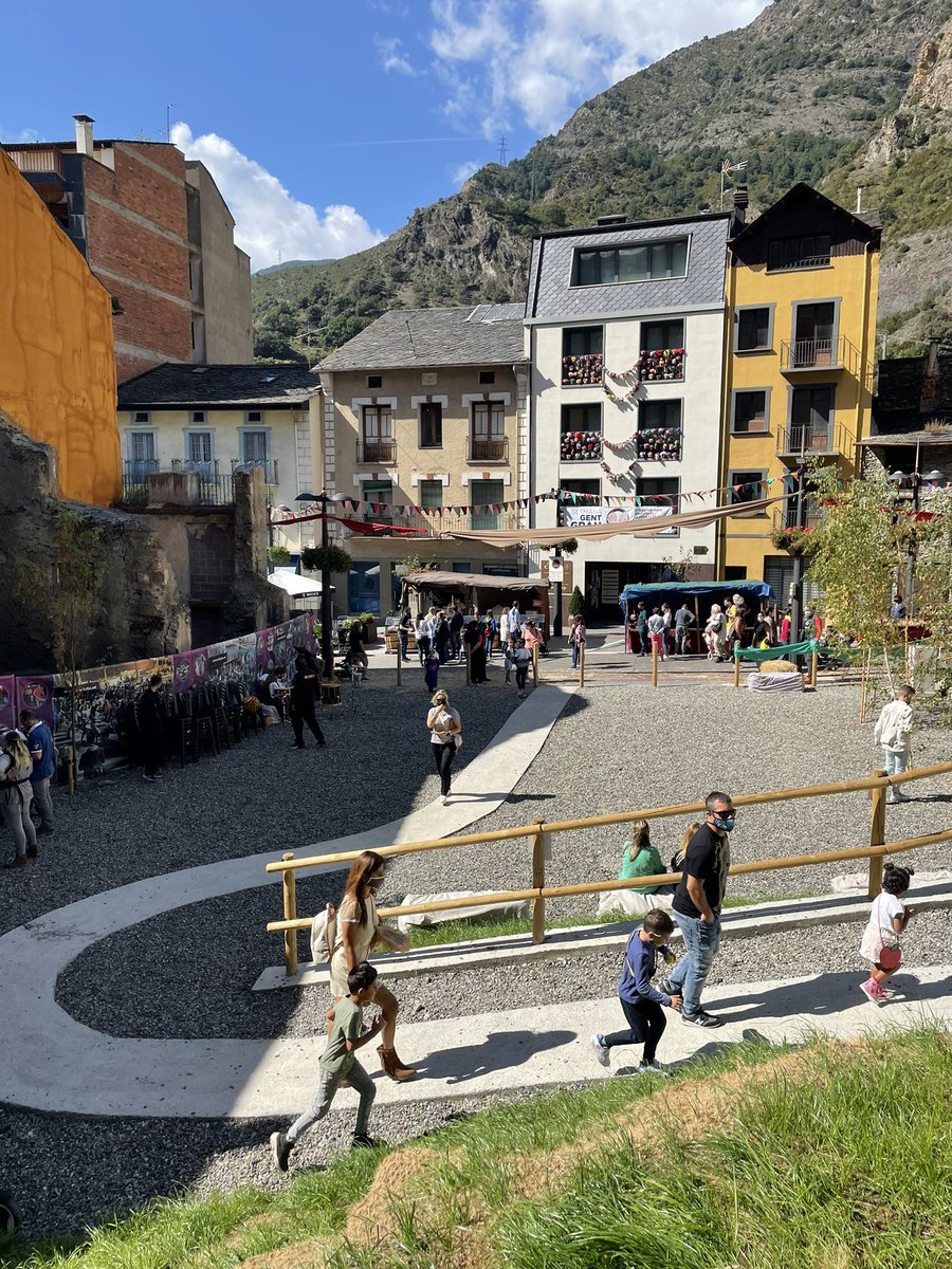 comusantjulia's tweet photo. 🏰 La Vila Medieval no s’atura❗️
📌 fins a les 20h, activitats per a tota la família
#vilamedieval https://t.co/jk4cFKENs3