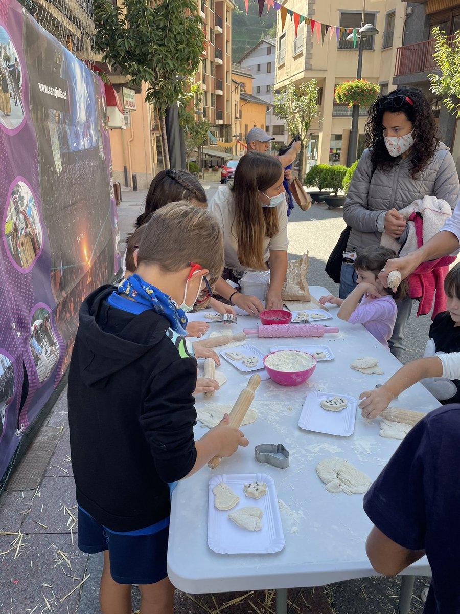 comusantjulia's tweet photo. 🏰 La Vila Medieval no s’atura❗️
📌 fins a les 20h, activitats per a tota la família
#vilamedieval https://t.co/jk4cFKENs3