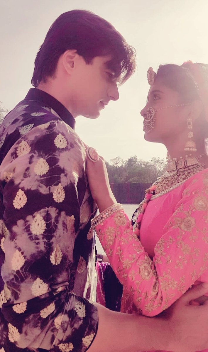 SimranS51082908's tweet photo. Jaam pe jaam peene se kya fayeda,
Raat guzri to utar jayegi,
Humne apki aankhon se pi khuda ki kasam,
Umar saari nashe mein guzar jayegi....❤🥰
#shivin #shivinforever #MrsSMK #MrandMrsKhan ❤🧿 https://t.co/F5kHIWqbmm