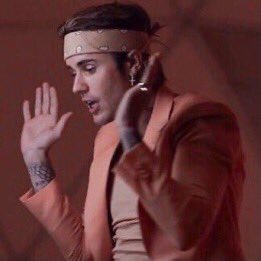 MichelleCaissi1's tweet photo. The fact thatπJustin Bieber success talent and recognition gets Swifies & Selenators throwing a tantum like a bunch of two year old π makes it even sweeter & makes us Stream more #STAY #DontGo #Peaches #Ghost #EssenseRemix π₯π https://t.co/5XYumnVbJp