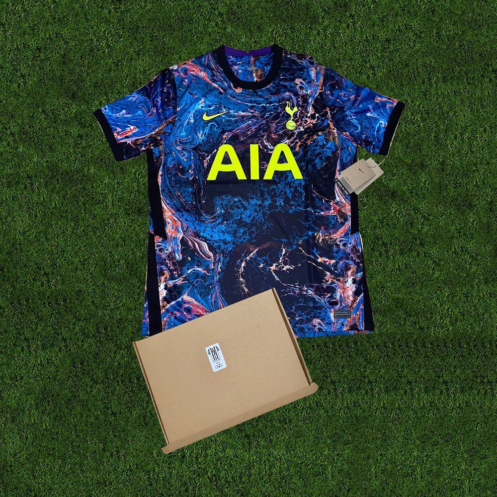 TheSpursExpress's tweet photo. 🚨 𝗜𝗳 Harry Kane scores first against Arsenal today, we will give away a #Tottenham 𝟮𝟬𝟮𝟭/𝟮𝟮 away kit.

To enter:

- Follow @MysteryKits_
- Follow @TheSpursExpress 
- Retweet this post
- Tag a mate

Winner will be announced after the game. https://t.co/w6pXy3Cis9