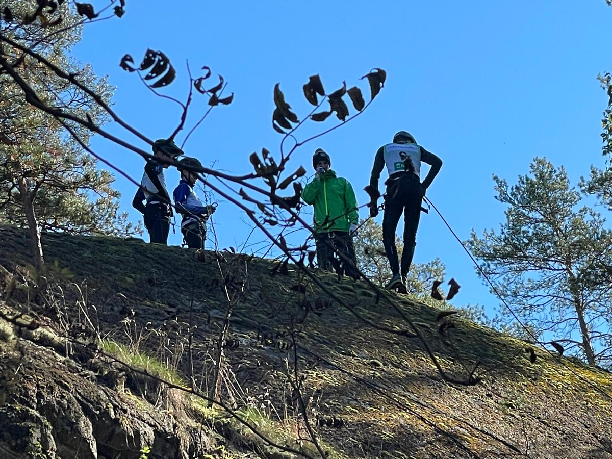 EspoonSuunta's tweet photo. Tottakai kunnon seikkailuun kuuluu myös köysilaskeutuminen kalliolta
#eadventure #espooliikkuu https://t.co/Fr4wPV1QdI