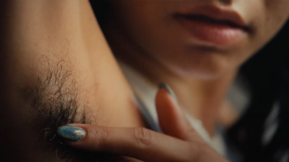 Este spot anima a los jóvenes a magrear (hasta desgastarse las manos) sus propios cuerpos dlvr.it/S8MTNw