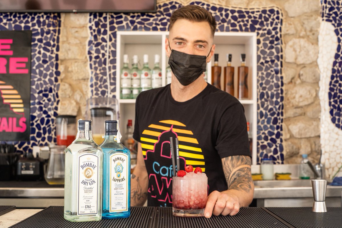 Mamboibiza's tweet image. Soak up a beautiful sunset with the ultimate Sunday drink: #BombayBramble  🌞  

Bombay Sapphire #BombaySapphire #Sunset #Cocktails